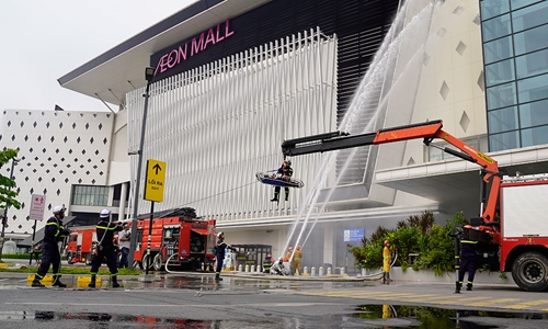 Công an TP Hà Nội diễn tập chữa cháy Trung tâm thương mại Aeon Mall, Hà Đông